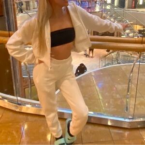 Aritzia set both pieces both perfect condition both pieces are XXS